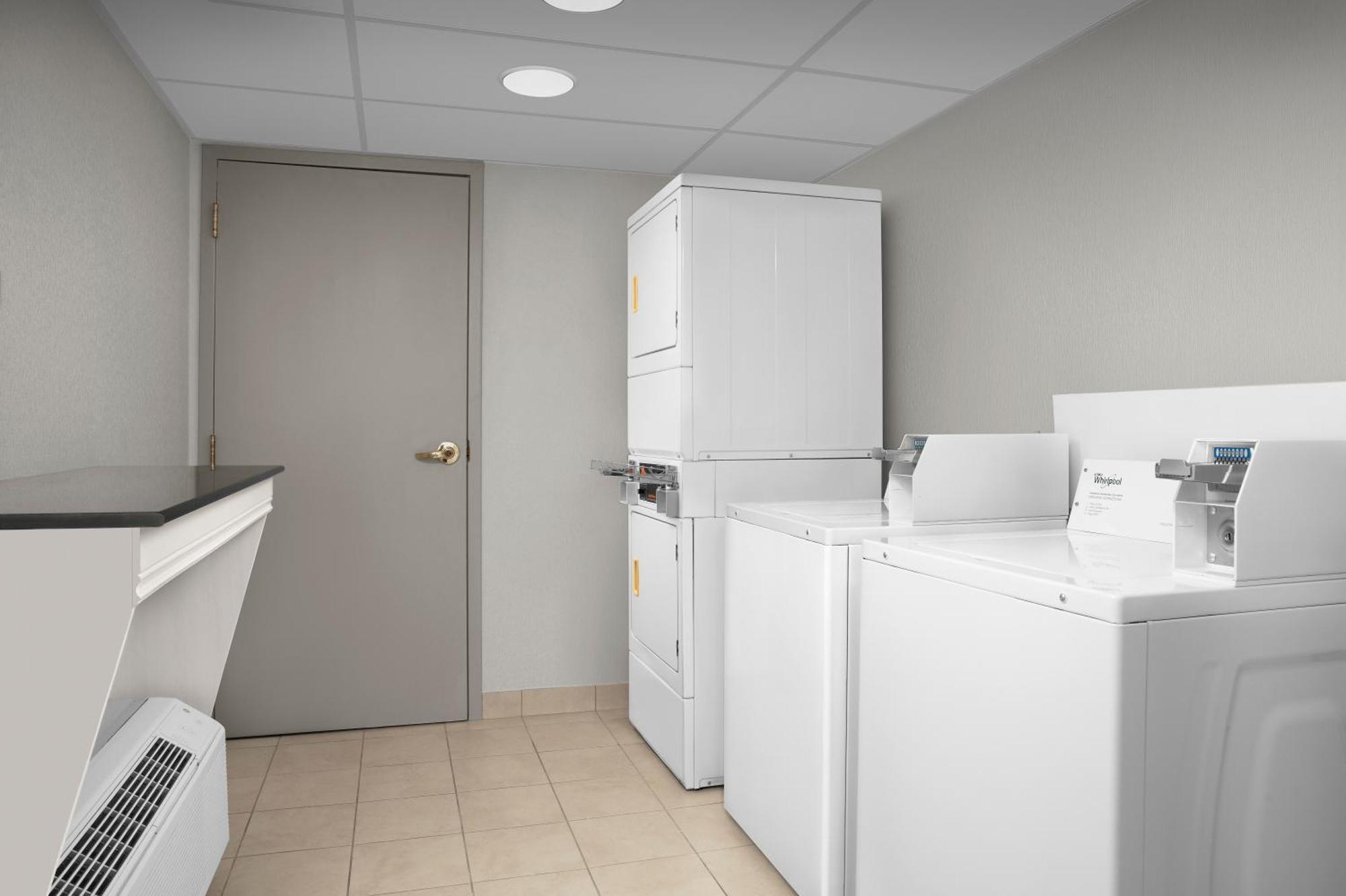 Hilton Garden Inn Хофман Истейтс Екстериор снимка