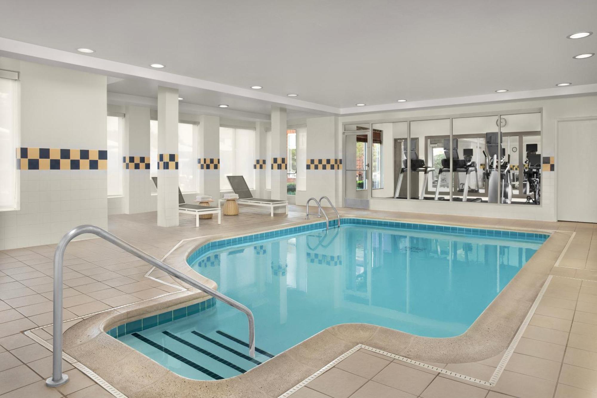 Hilton Garden Inn Хофман Истейтс Екстериор снимка