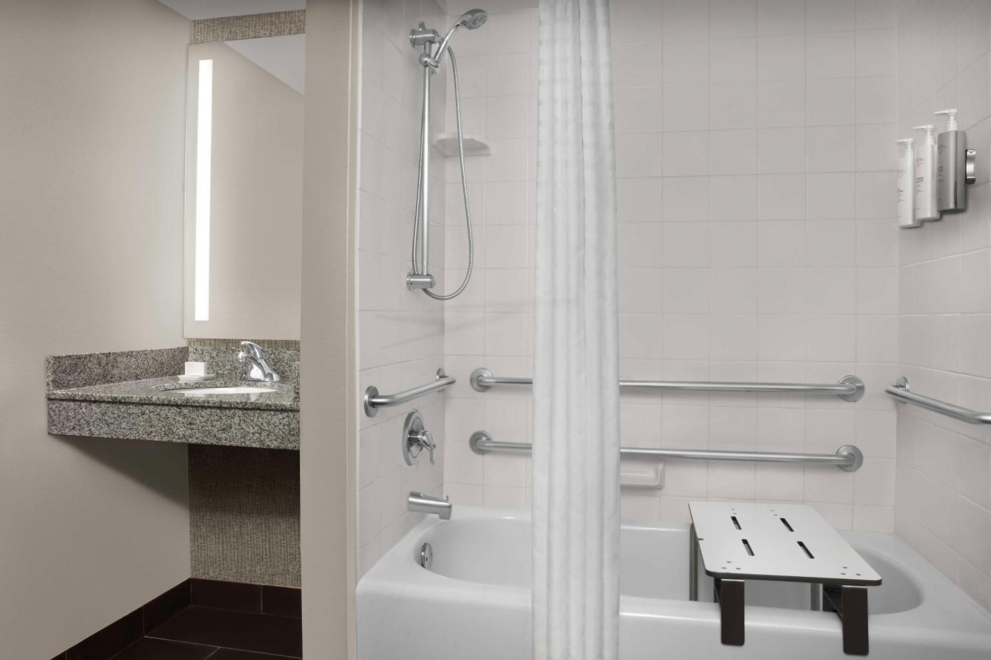 Hilton Garden Inn Хофман Истейтс Екстериор снимка