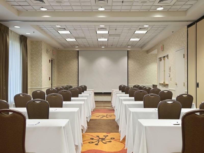 Hilton Garden Inn Хофман Истейтс Екстериор снимка
